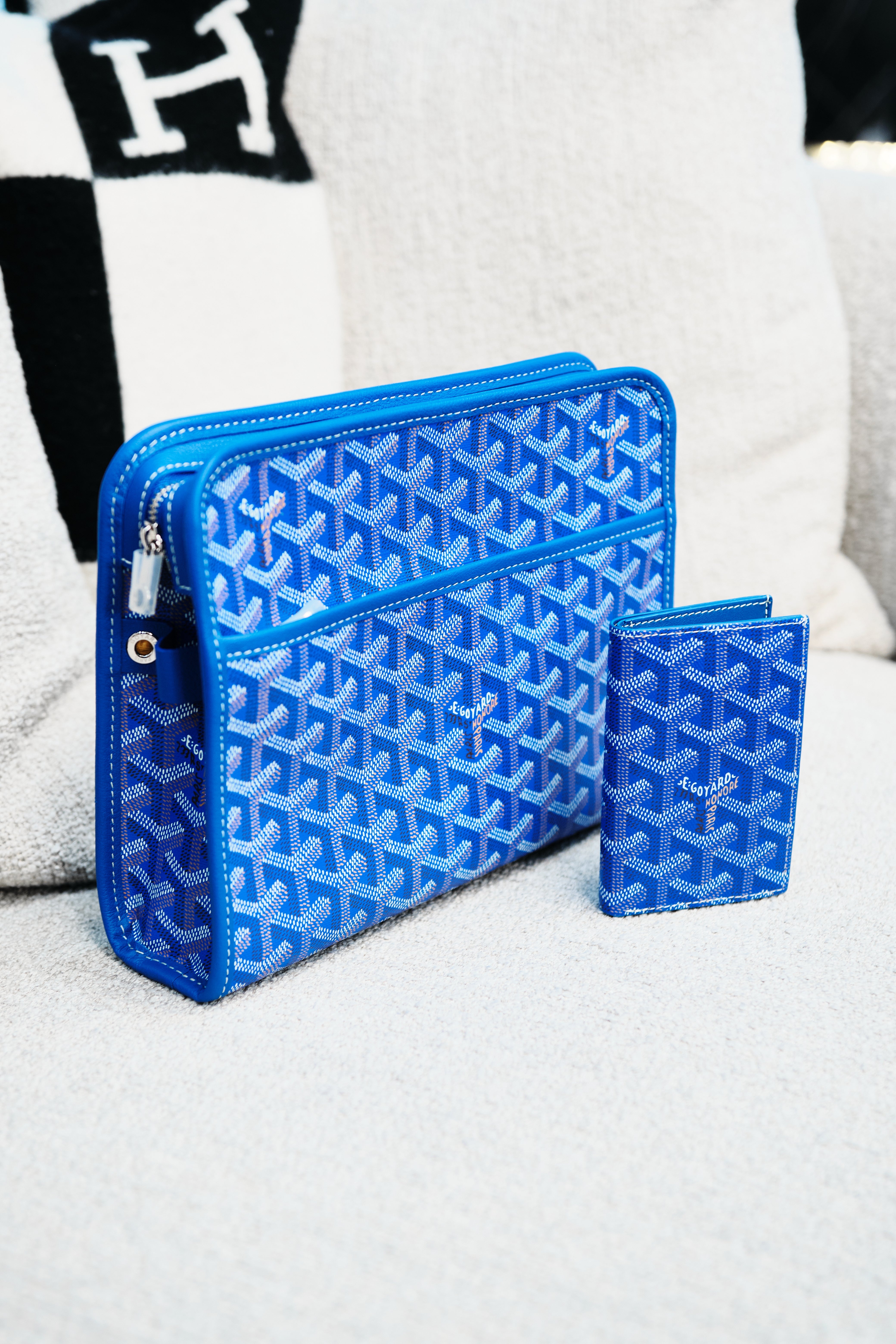 Goyard パスポートケース 青色 ゴヤールのパスポートケースが入荷しました | レディースオフ/ブランド